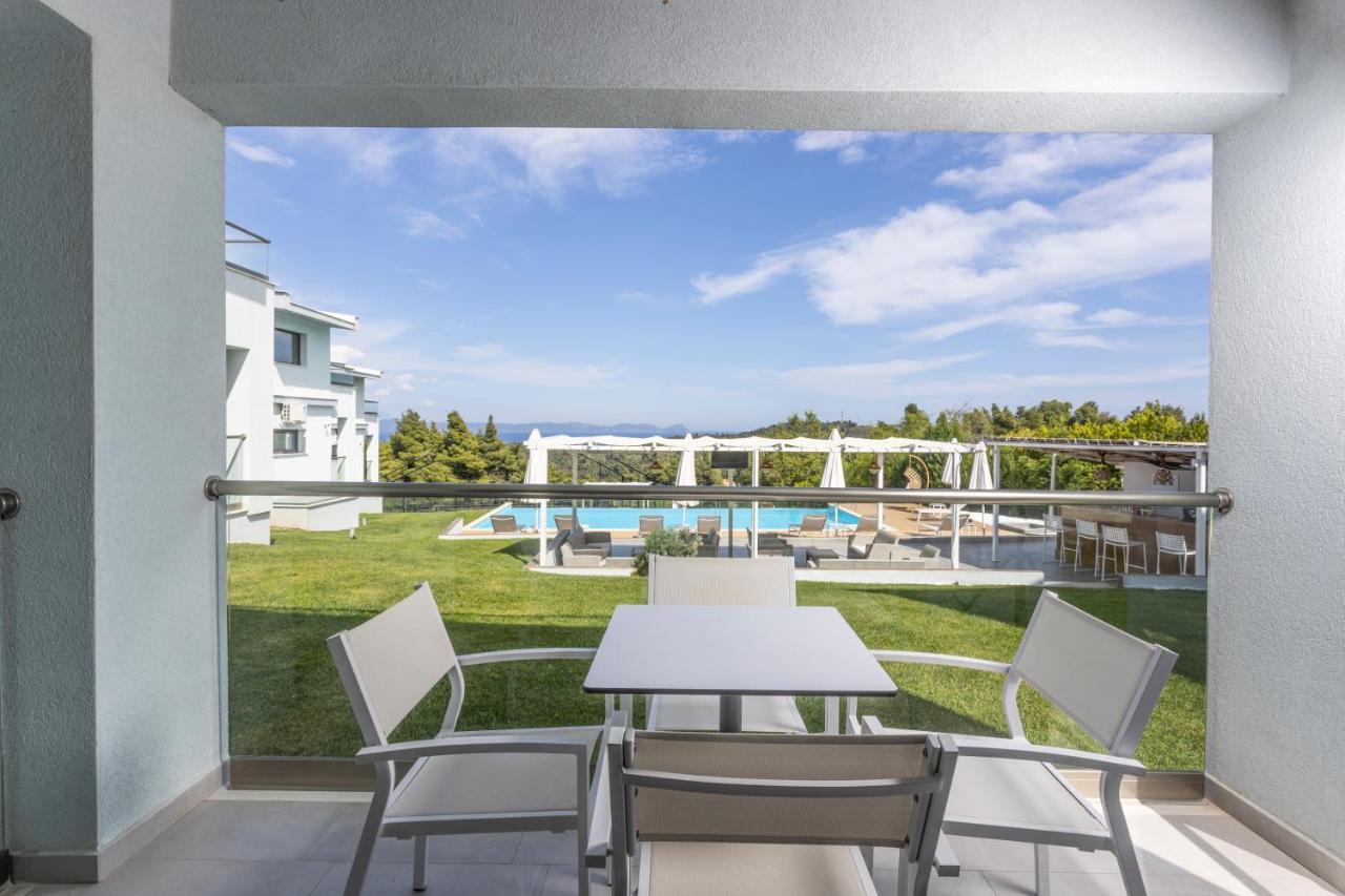 Blue Avenue Aparthotel Paliouri Exterior photo